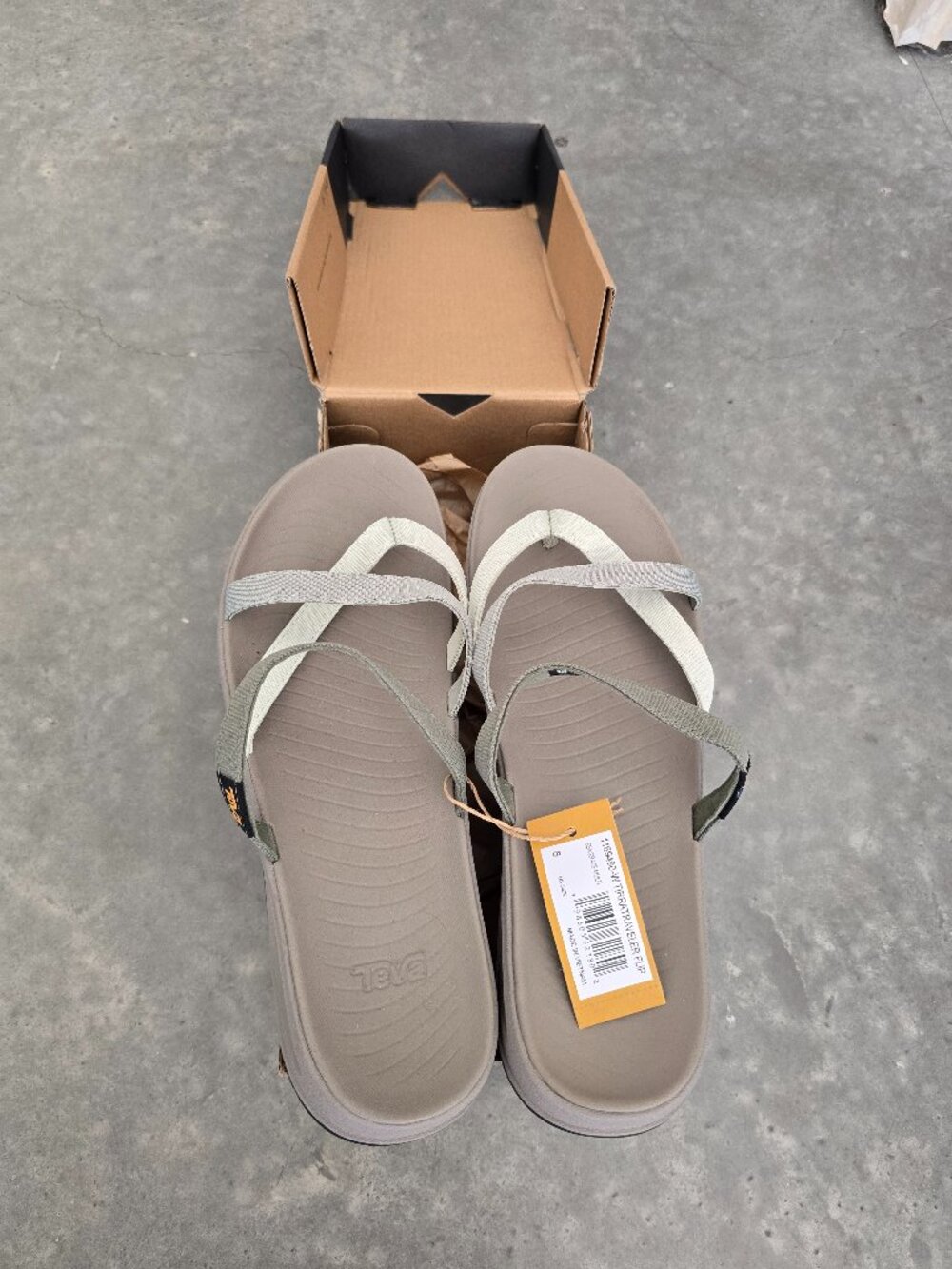 REEF Tirra Traveler Flip - Brand New!
